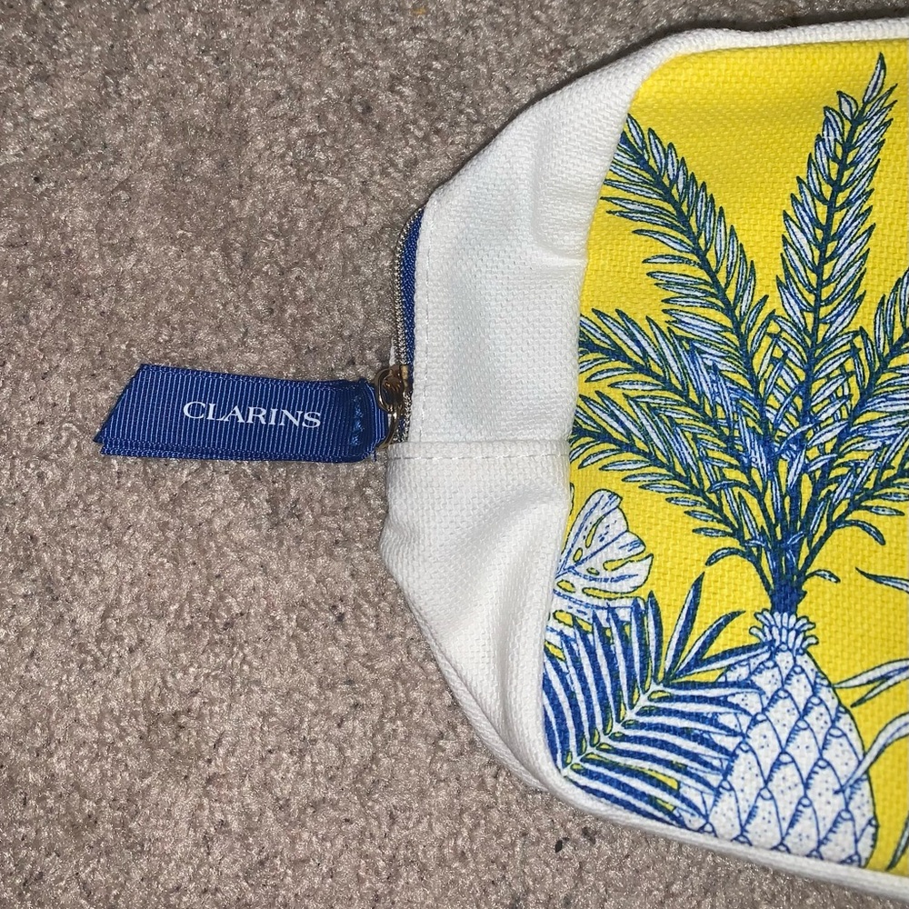 NWOT. Clarins Skincare Sample Set with Yellow and White Bag - Picture 5 of 7